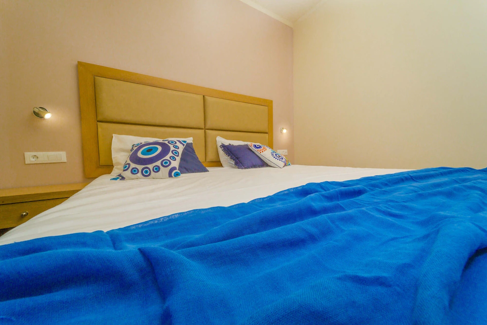 Amaryllis Beach Front Hotel