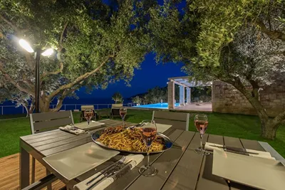 Avra Villa