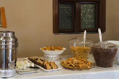 Village Inn Studios & Family Apartments