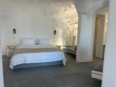 Numa Santorini