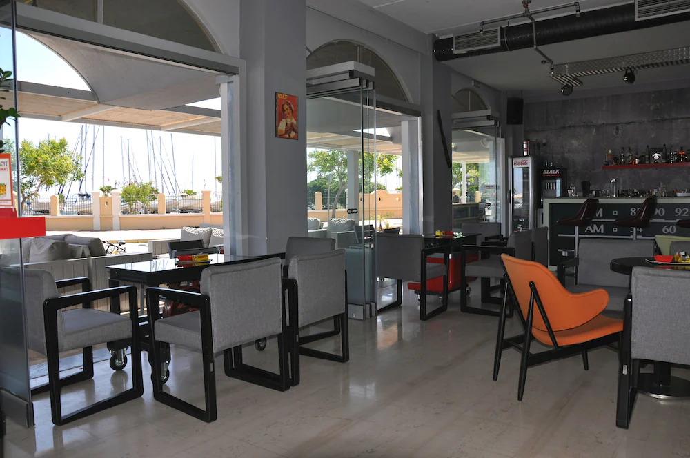 Zephyros Hotel