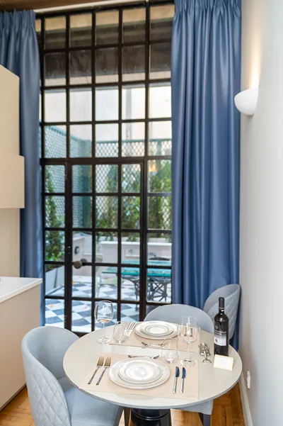 33 Solonos Suites