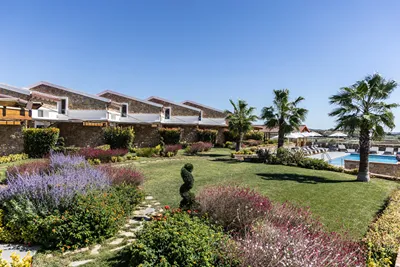 Akrolithos Luxury Suites