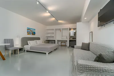 Central Fira Suites