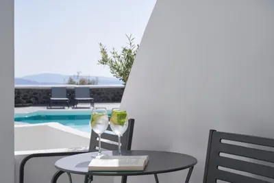 Mr & Mrs White Oia - Santorini