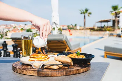 Akrolithos Luxury Suites