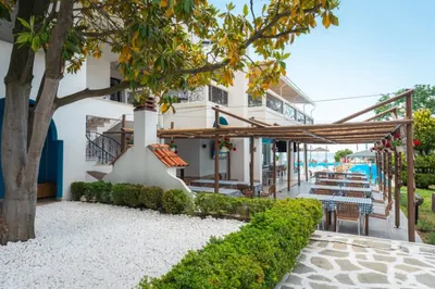 KAMARI BEACH HOTEL