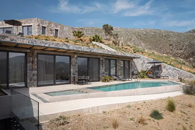 Neromai Cave Luxury Villas