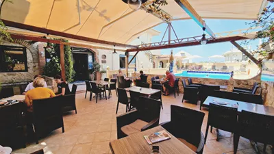 Evina Rooms & Suites