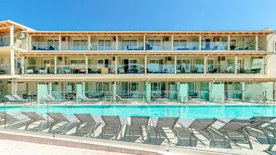 Palapart Gikas Studios and Suites