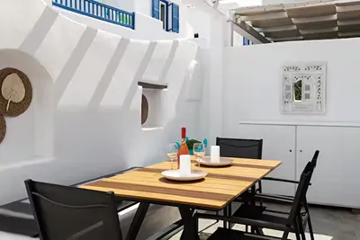 Ivi Mykonean Suites