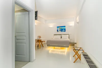 Central Fira Suites