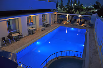 Zephyros Hotel