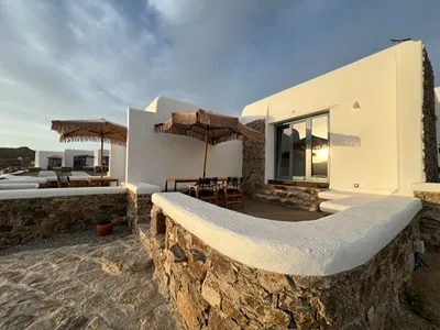 Thronos Suites