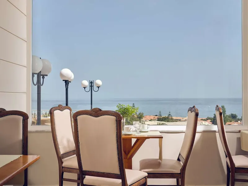 Commodore Hotel