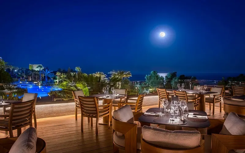 Four Seasons Hotel