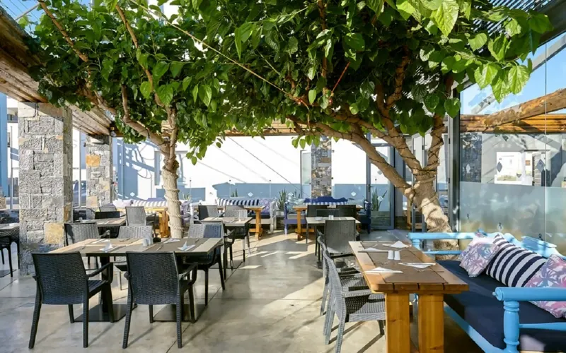 Pollis Hotel