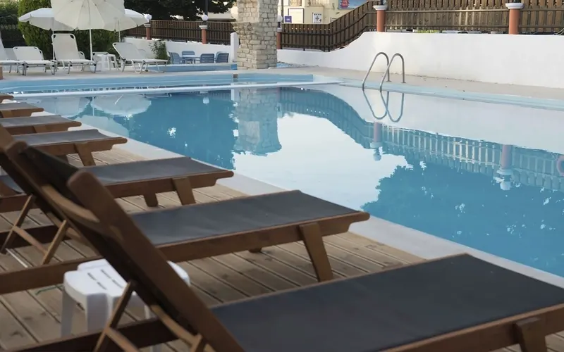 Silver Beach Hotel and Annexe Apartments