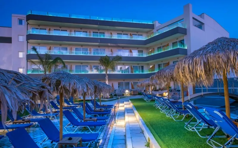 Enorme Infinity Beach (ex Infinity Blue)