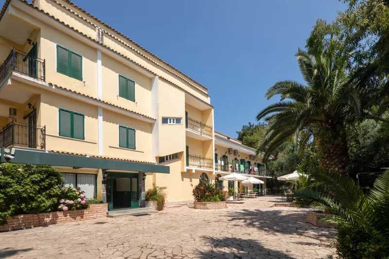Galaxias & Eyan Hotel