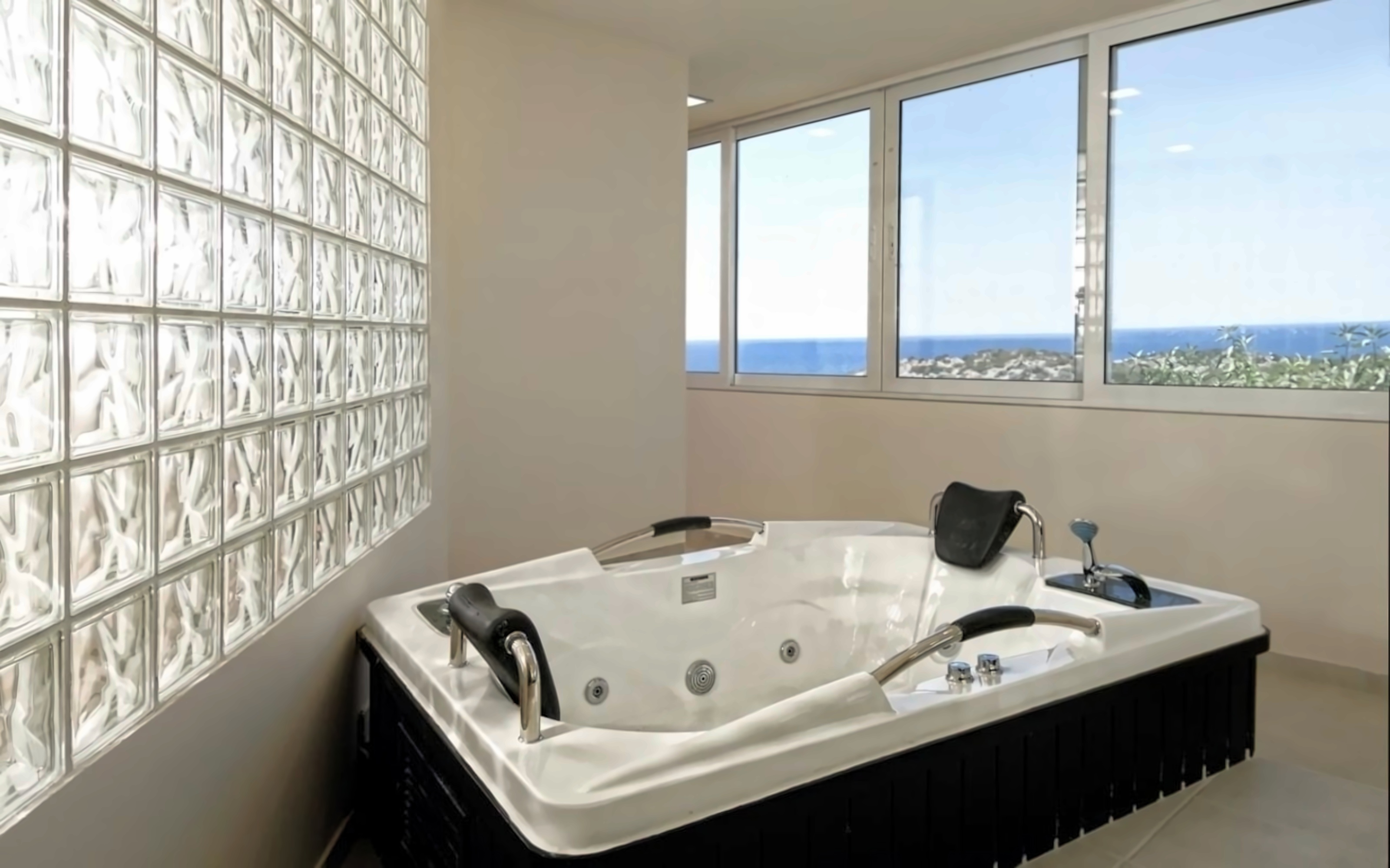 Mistral Mare Hotel