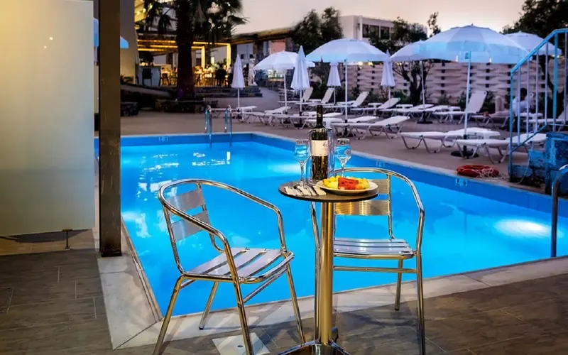 Pollis Hotel