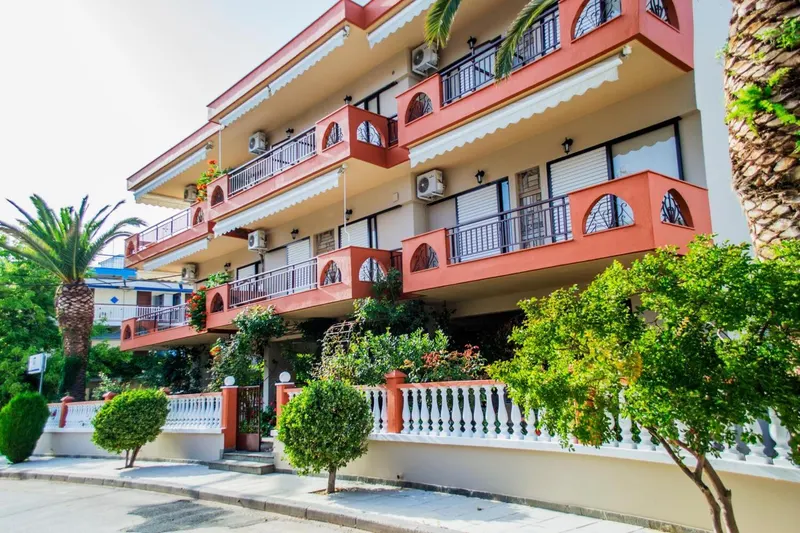 Milonas House Apartments