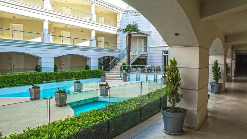 Apolamare Hotel