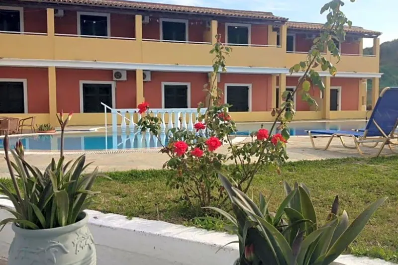 Alexis Pool Apartments