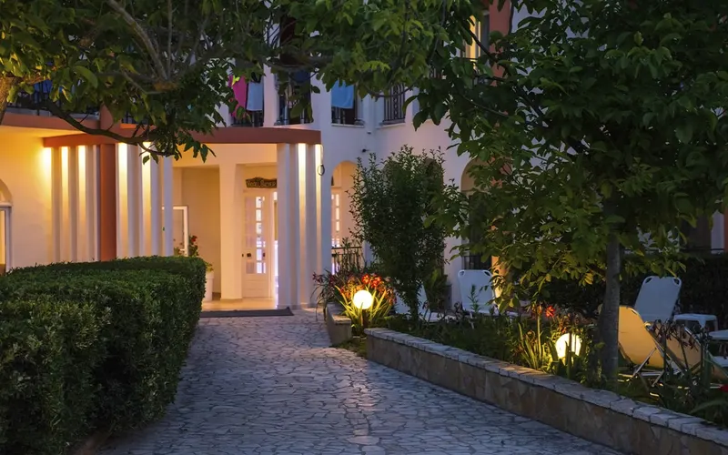 Silver Beach Hotel and Annexe Apartments