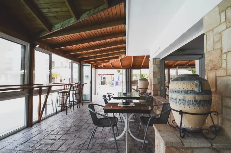 Coliseum Studios & Apartments