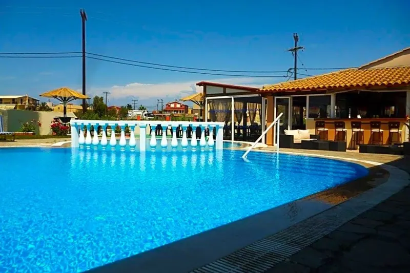 Alexis Pool Apartments