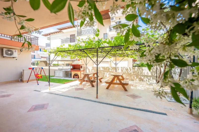 Milonas House Apartments