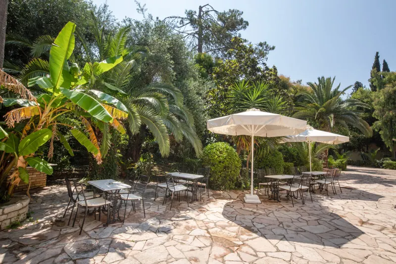 Galaxias & Eyan Hotel