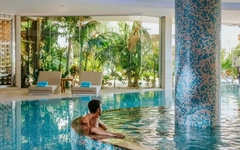 Four Seasons Hotel