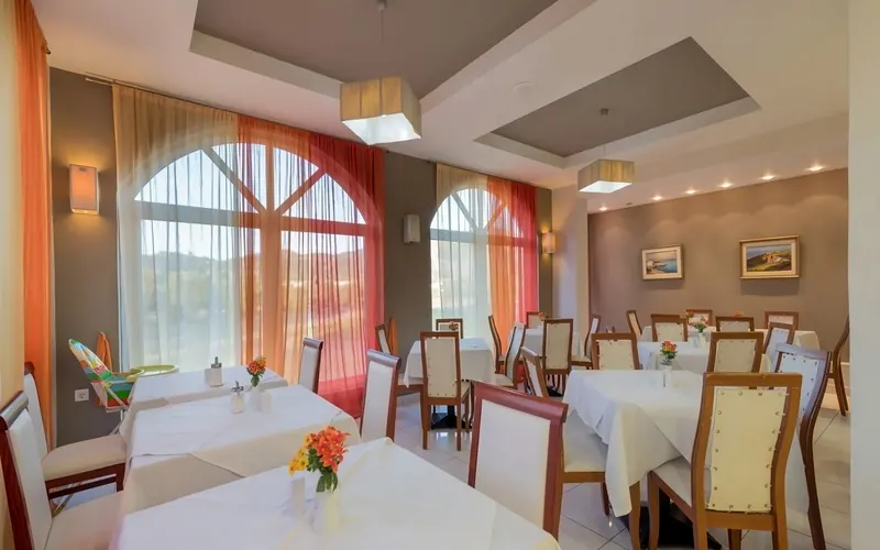 Dennys Inn Hotel