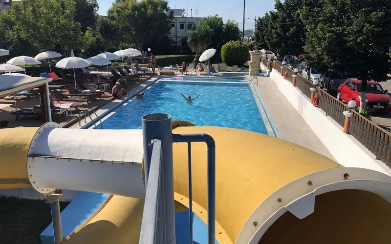 Silver Beach Hotel and Annexe Apartments
