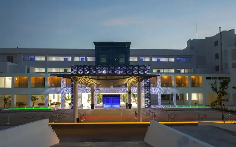 King Evelthon Beach Hotel