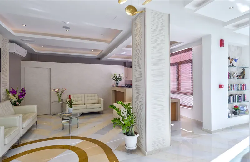 Leonidas Apartments
