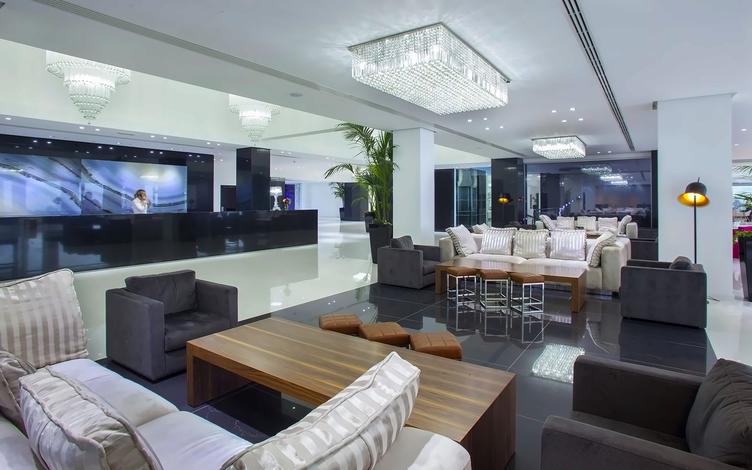 King Evelthon Beach Hotel