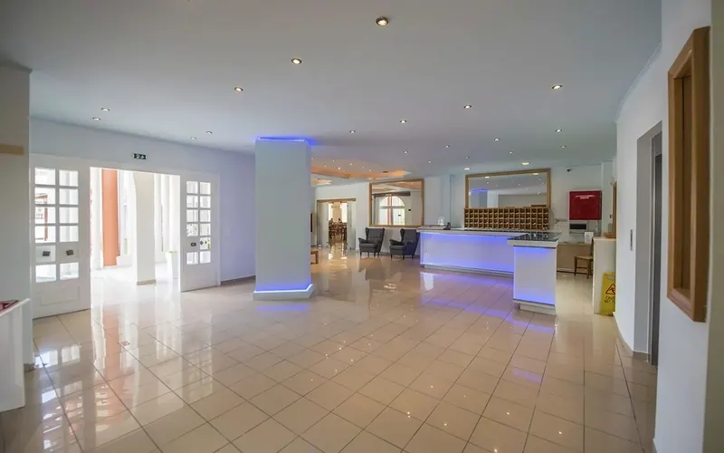 Silver Beach Hotel and Annexe Apartments