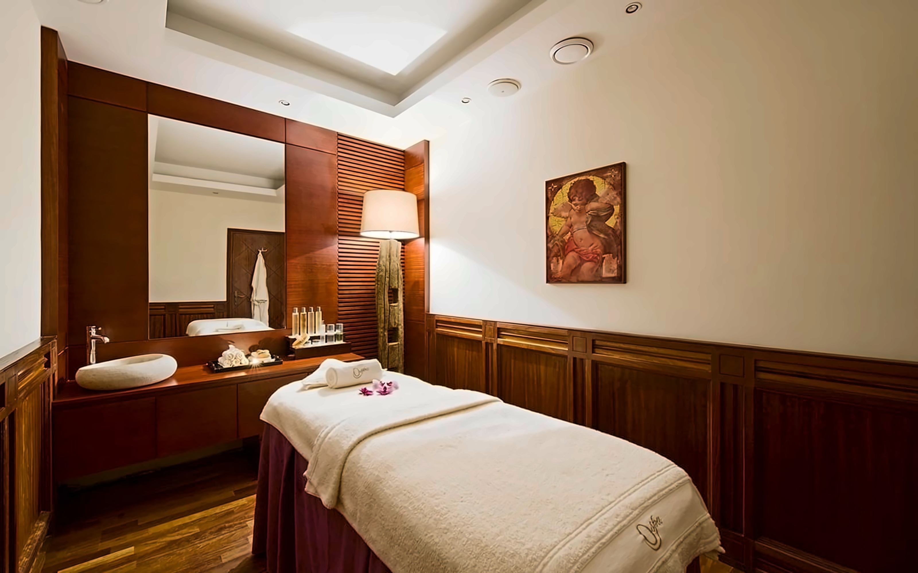 Elysium Hotel & Resort