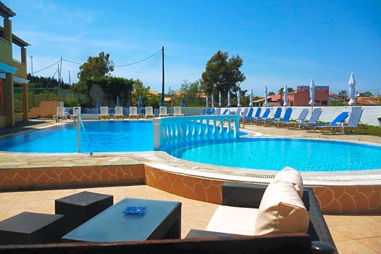 Alexis Pool Apartments