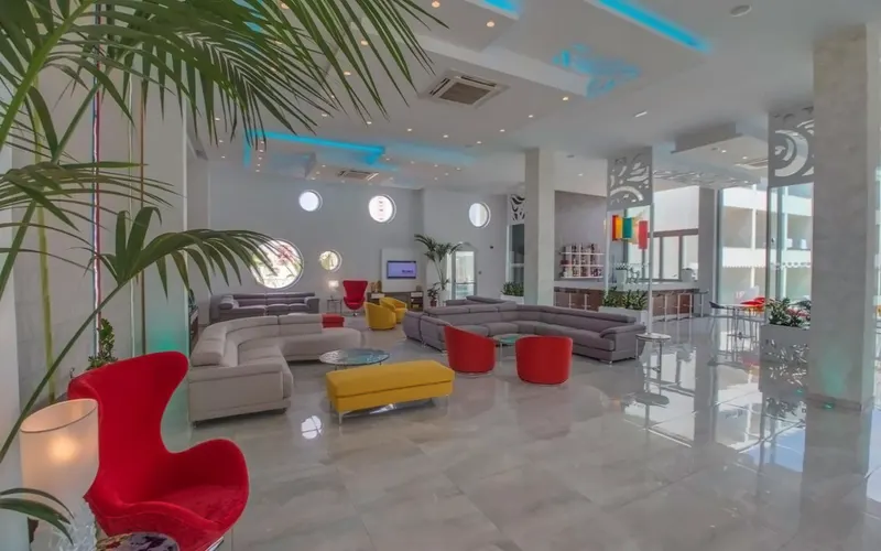 Nicholas Color Hotel