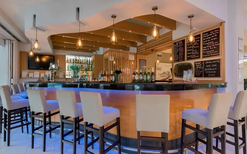 Dennys Inn Hotel