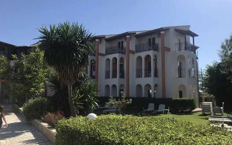 Silver Beach Hotel and Annexe Apartments