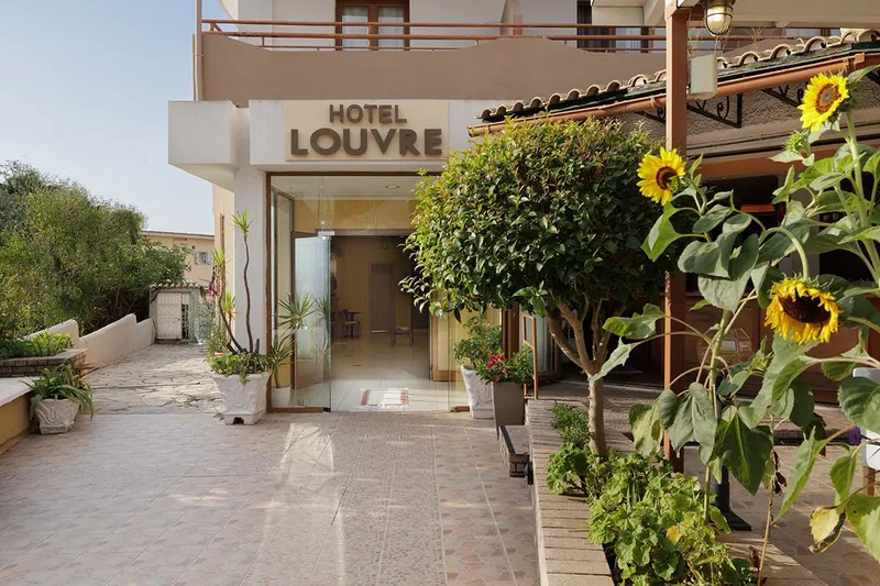 Louvre Hotel