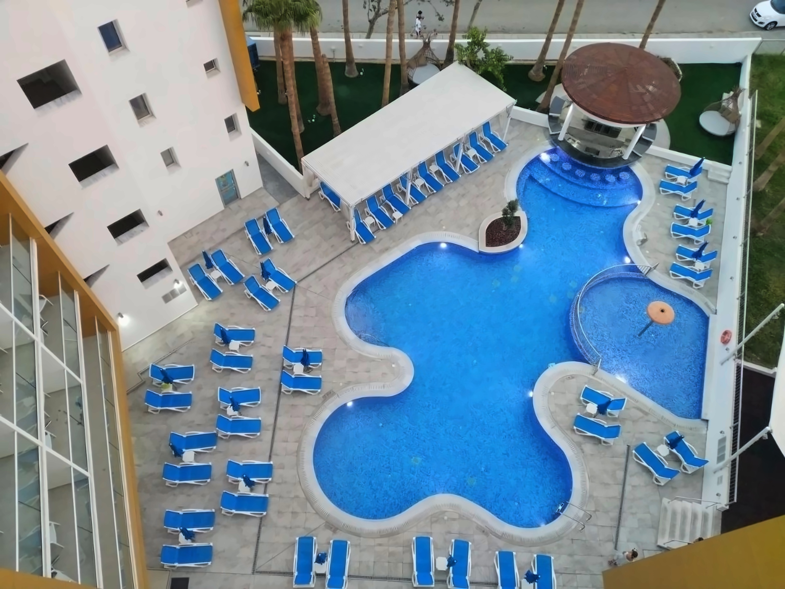 Captain Pier Hotel
