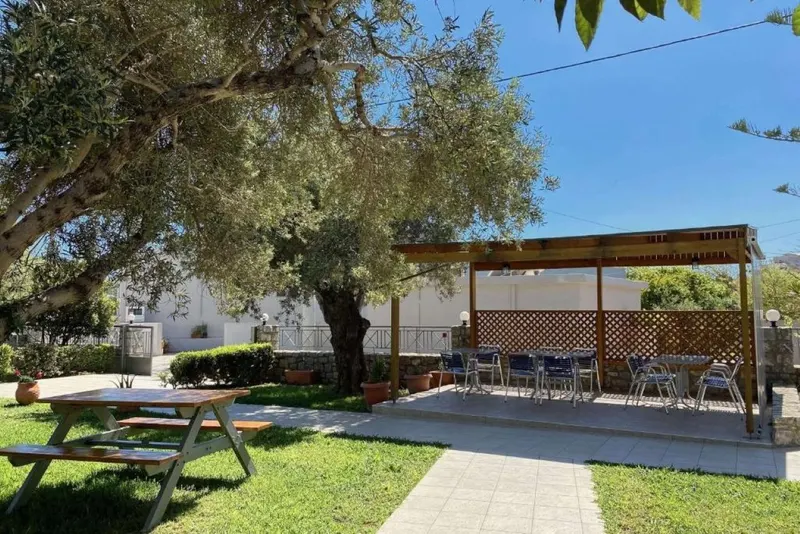 Manolis Apartments