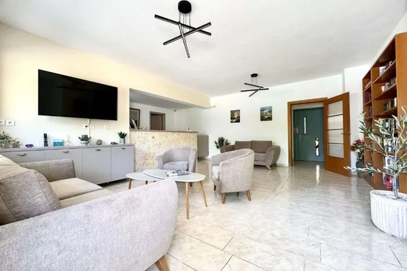 Manolis Apartments